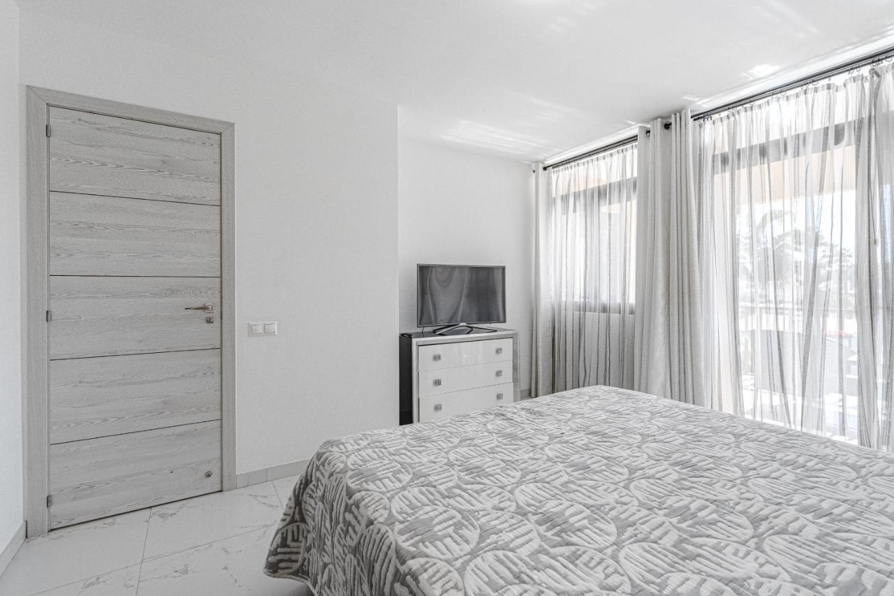 Amazing 3 Bedroom Apartment On The First Line Of The Best Las Americas Beach, Air Conditioner And Terrace Ocean View ปลายาเดลาสอเมริกาส ภายนอก รูปภาพ